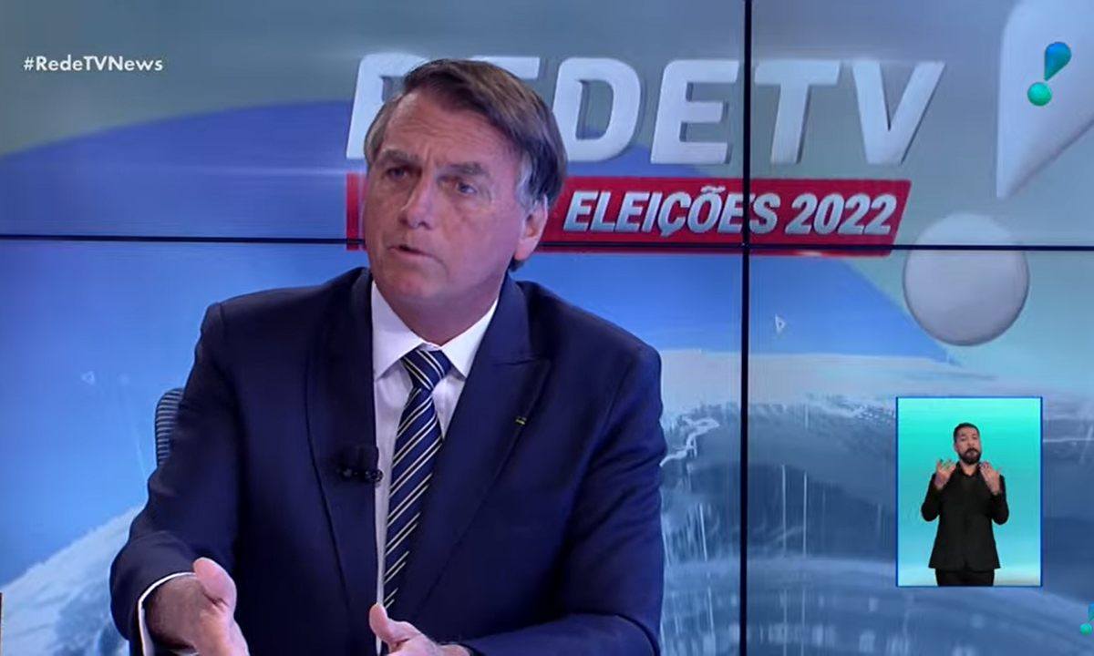 Em sabatina confortável na RedeTV, Bolsonaro retoma fake news e exalta agenda de extrema-direita