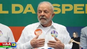 Lula promete ampliar diálogo com adversários no 2º turno: ‘O Lulinha paz e amor está pronto’