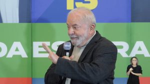 'Ele já está prevendo a derrota', diz Lula sobre Bolsonaro