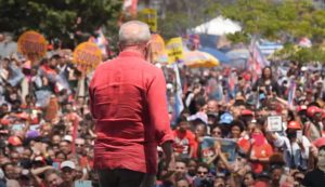 Em SP, Lula apela contra abstenção e pede atenção ao voto para o Congresso Nacional