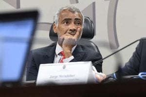 Datafolha: no Rio, Romário tem 35% dos votos válidos para o Senado, contra 21% de Molon