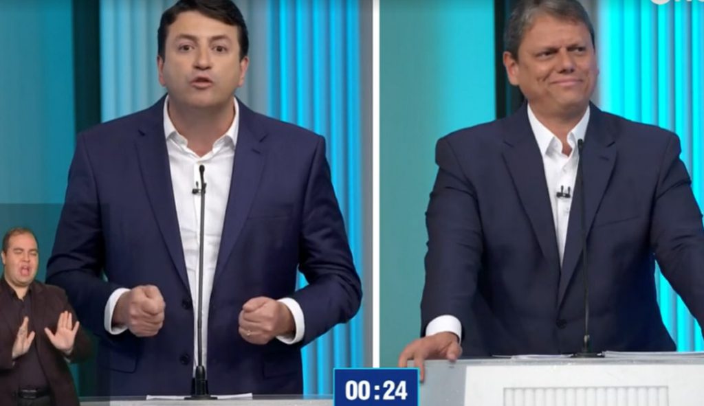 ‘Fica tranquilo, eu não vou perguntar onde você vota’, diz Elvis Cezar a Tarcísio no debate da Globo