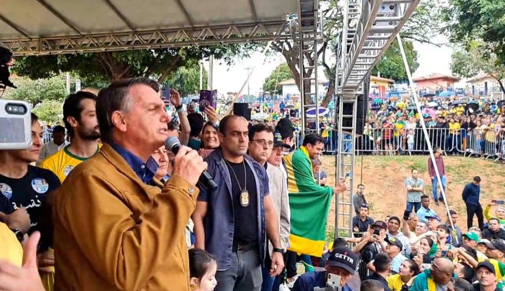 Bolsonaro volta a usar tom de ameaça às instituições: ‘Esperem acabar as eleições’