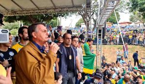 Bolsonaro volta a usar tom de ameaça às instituições: 'Esperem acabar as eleições'