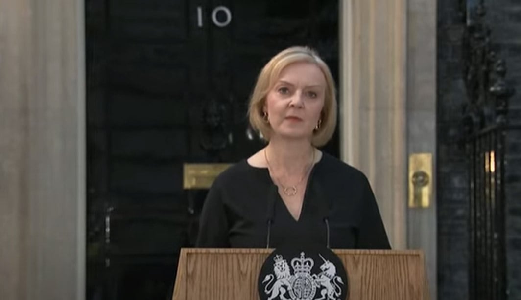 Liz Truss se diz ‘devastada’ pela morte de Elizabeth II e pede ‘lealdade’ ao Rei Charles