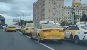 Hackers atacam aplicativo de táxis da Rússia e causam engarrafamento em Moscou; veja vídeo