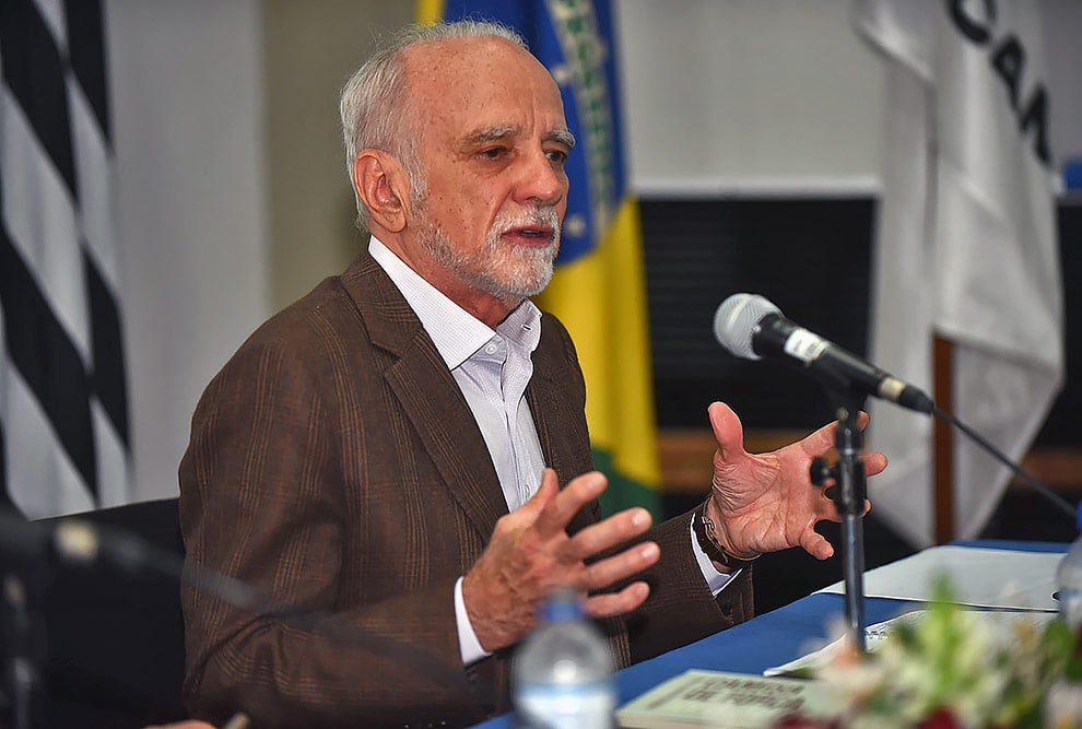 Economista que formulou o Plano Real declara apoio a Lula