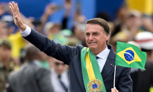Bolsonaro sobre ausência em solenidade sobre Bicentenário: 'Tinha muita gente para atender no cercadinho'
