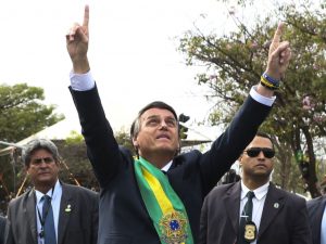 Em Copacabana, Bolsonaro defende empresários golpistas e centra ataques em Lula
