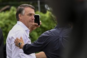 Bolsonaro flerta com aumento no número de ministros do STF; juristas alertam para os riscos
