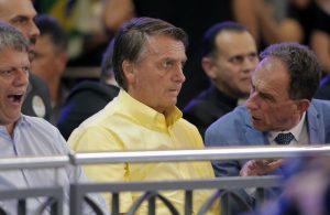 Atrás nas pesquisas, Bolsonaro diz que exagerou nas declarações sobre a Covid