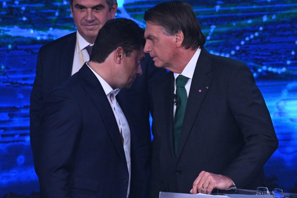 Convidado por Bolsonaro, Moro assessora o ex-capitão no debate da Band