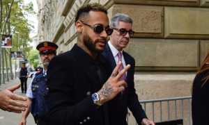 Neymar enfrenta julgamento em Barcelona a um mês da Copa do Mundo