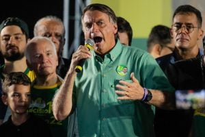 Bolsonaro renova a concessão da TV Globo por 15 anos
