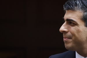 Rishi Sunak, bilionário e primeiro não branco no poder no Reino Unido