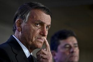 Bolsonaro abandona coletiva após jornalista dizer que ele insiste em mentira contra Lula