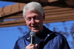 Bill Clinton, ex-presidente dos EUA, parabeniza Lula e elogia eleição brasileira