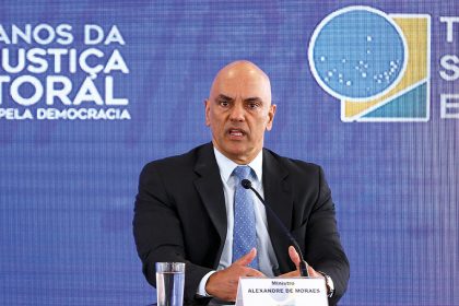 Moraes dá 4 horas para PF e PRF explicarem operações com fins eleitorais