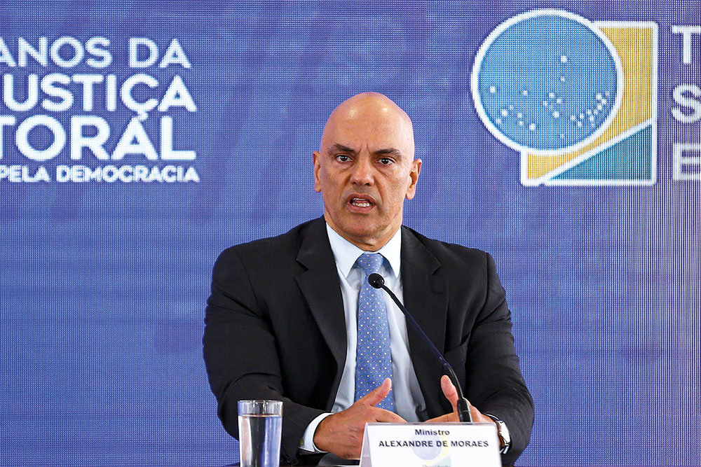 Moraes dá 4 horas para PF e PRF explicarem operações com fins eleitorais