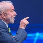 Sozinho contra a direita, Lula calcula o risco dos debates na TV