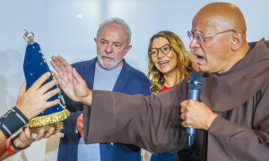 Lula prioriza religiosos após escândalos de Bolsonaro, enquanto Tebet acena ao mercado