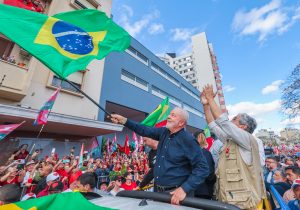 Lula pede mobilização para reduzir abstenção e defende facilitar ‘a ida do povo pobre à urna’