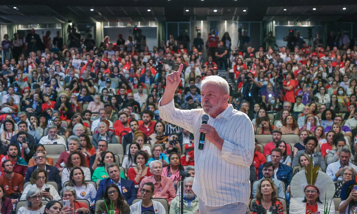 O ex-presidente Lula (PT), durante ato no Teatro da PUC. Foto: Ricardo Stuckert 