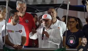 ‘Disputo a eleição com um cidadão que não gosta de nordestino’, diz Lula em ato em Maceió