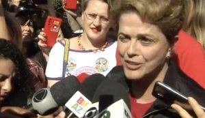 Lula no 1º turno seria uma vitória da democracia, diz Dilma após votar em BH