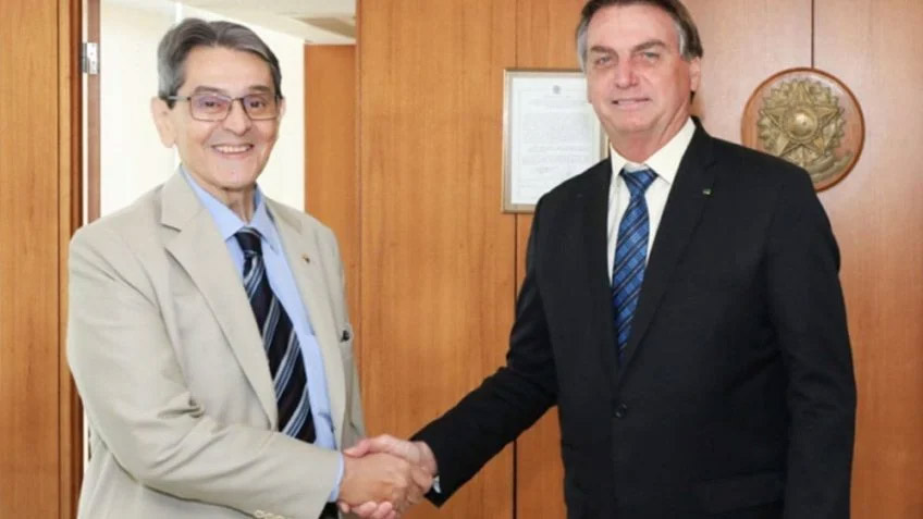 ‘Não tem foto comigo’, diz Bolsonaro sobre Jefferson após ação armada contra a PF