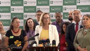 'Pintou um clima': Maria do Rosário aciona o MPF para investigar prevaricação de Bolsonaro
