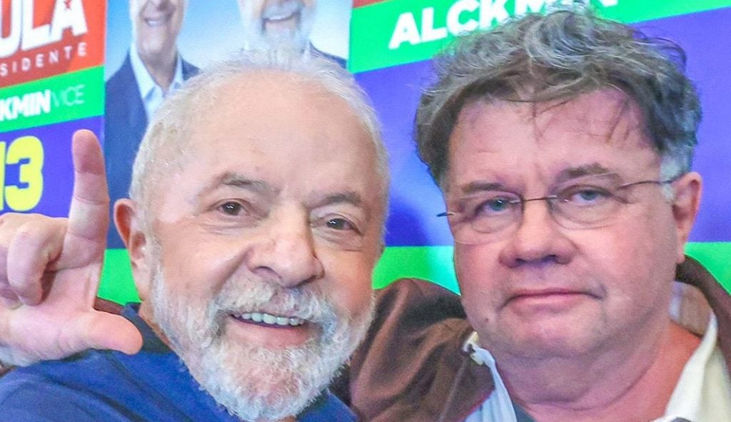 Marcelo Madureira posa com Lula e confirma apoio ao petista no 2º turno contra Bolsonaro