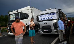 Caminhoneiros bolsonaristas bloqueiam estradas em 23 estados e no DF