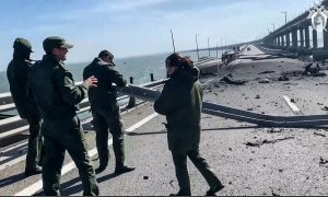 Explosão de caminhão-bomba paralisa ponte russa da Crimeia