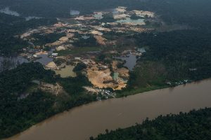 Governador de Roraima propõe programa social para garimpeiros que deixam a Terra Yanomami