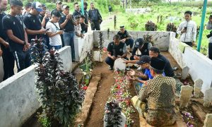 Ao menos 32 crianças entre os 125 mortos em tragédia em estádio de futebol na Indonésia