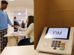 Suspeitas de crime eleitoral levam à prisão 34 pessoas