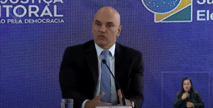 Moraes diz que eleições ocorrem sem grandes problemas no Brasil e no exterior
