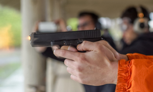AGU aciona o STF contra estados e municípios que facilitam o acesso a armas