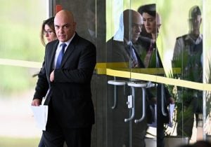Moraes manda polícias identificarem líderes e financiadores de atos golpistas após a eleição