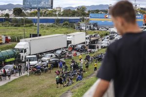 Bloqueio de estradas já estava sendo articulado nas redes semanas antes da votação