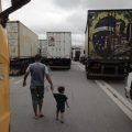 Bolsonaristas levam bebês e crianças a bloqueio de rodovias em São Paulo