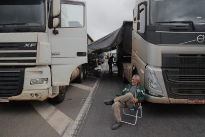 Líder do governo Bolsonaro critica bloqueio de rodovias após a vitória de Lula