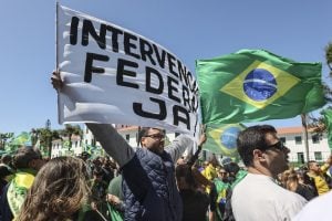 Facebook e Instagram removem postagens com pedidos de golpe militar no Brasil