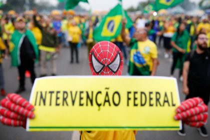 ‘Políticos não querem carregar o caixão de Bolsonaro’, diz analista sobre protestos