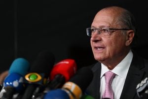 Alckmin minimiza viagem de Lula ao Egito em jatinho de empresário: ‘Não tem empréstimo, estão indo juntos’
