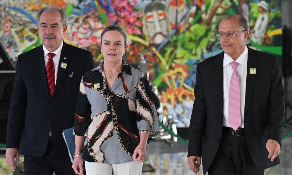 As opções do governo Lula para garantir o Auxílio de R$ 600 e o aumento do salário mínimo