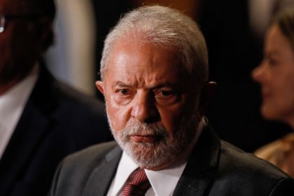 Lula diz que começará a escolher seus ministros após retornar do Egito