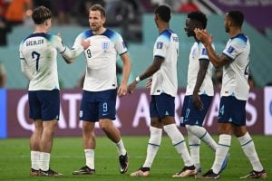 Inglaterra atropela o Irã em sua estreia na Copa