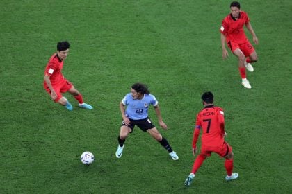 Uruguai e Coreia do Sul empatam sem gols em estreia na Copa
